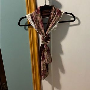 Chic lace scarf
